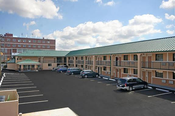 The Townhouse Inn Highpoint Exteriör bild